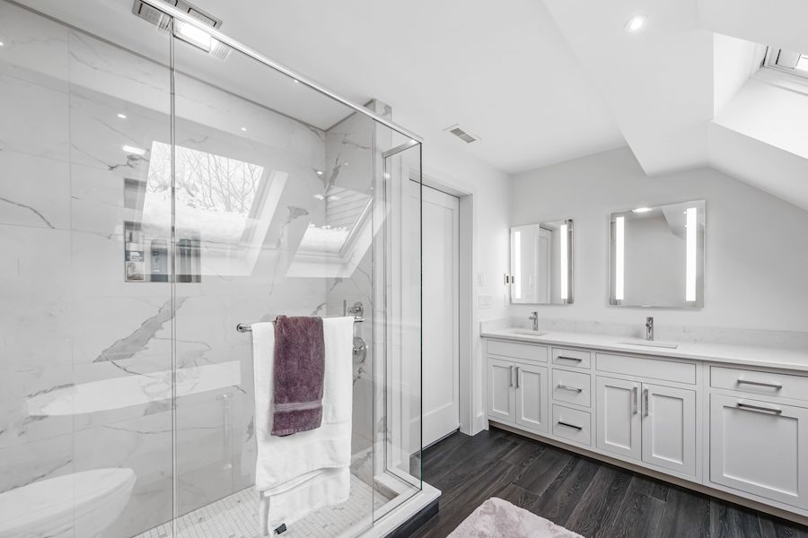 Frameless shower door