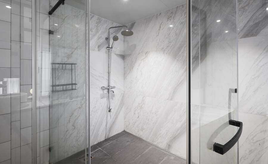 Frameless shower doors. Framed vs. frameless shower doors