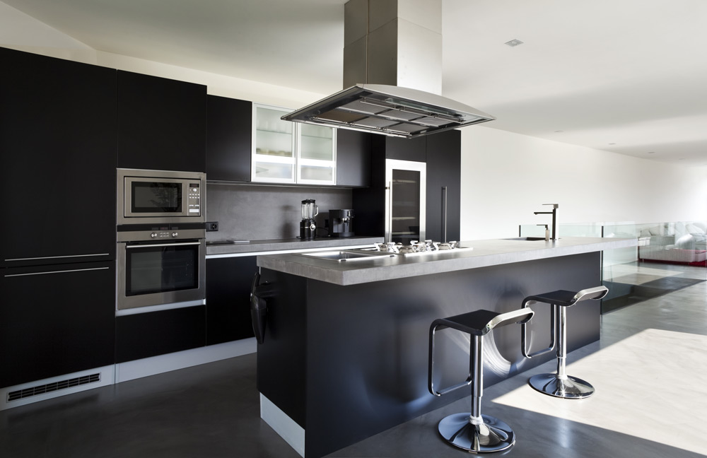 Kitchen Island With Cooktop: The Pros and Cons Homeowners Should Know