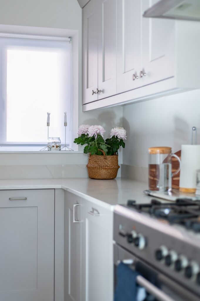 Compare the best countertop materials by durability, maintenance, heat resistance, cost, and style to find the right fit for your kitchen.